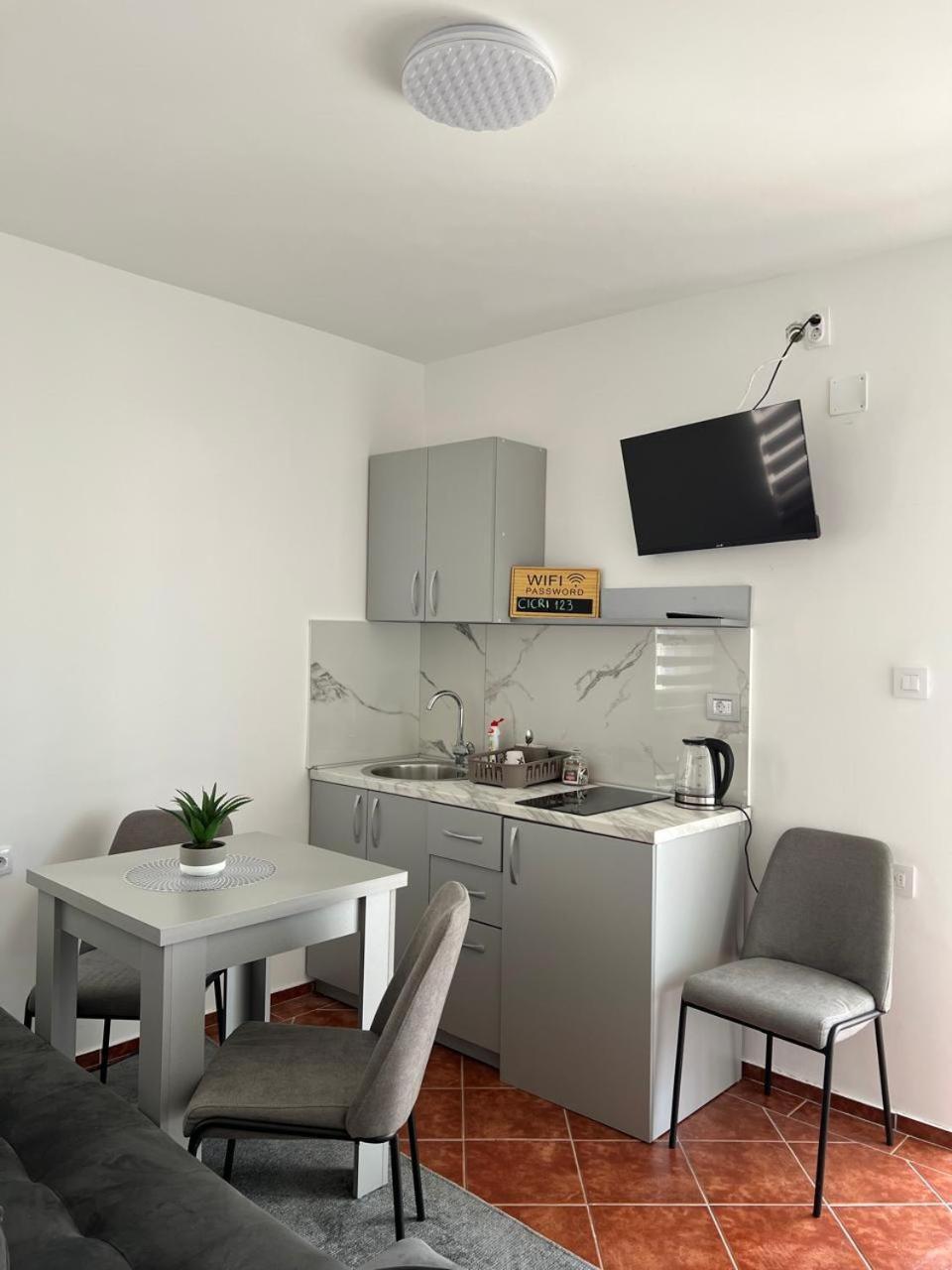 Kontiki Apartments 乌尔齐尼 外观 照片